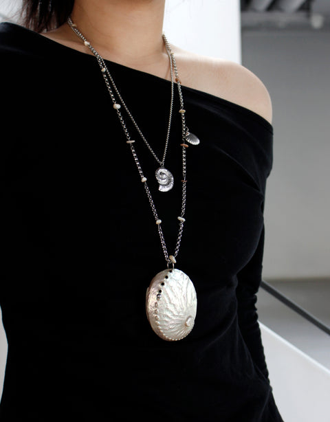 Natural Holding Necklace