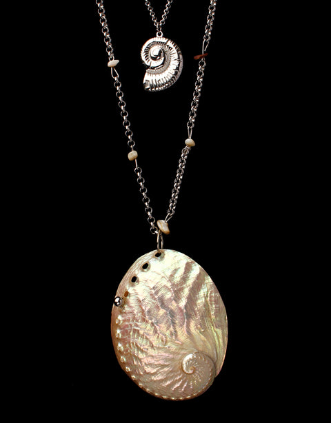 Natural Holding Necklace